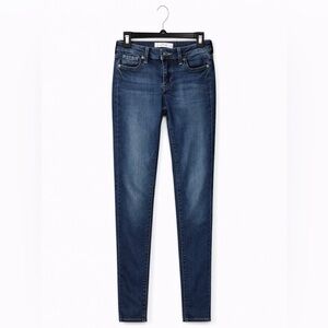 Hollister Junior’s Dark Wash skinny jeans. Waist 26, length 31.